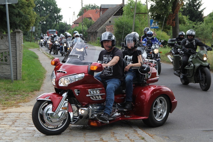 Motocykliści u św. Walentego w Lubiążu