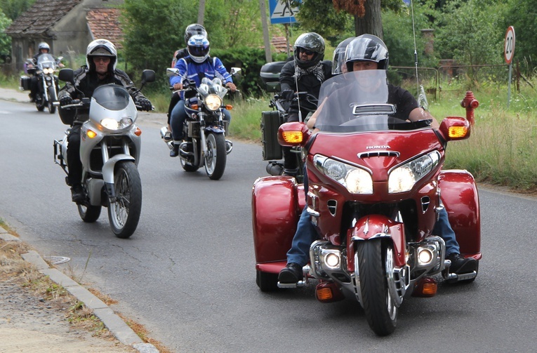 Motocykliści u św. Walentego w Lubiążu