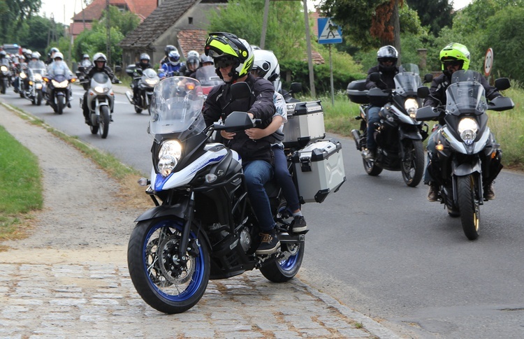 Motocykliści u św. Walentego w Lubiążu