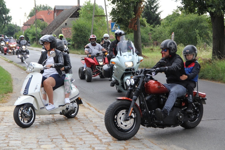 Motocykliści u św. Walentego w Lubiążu