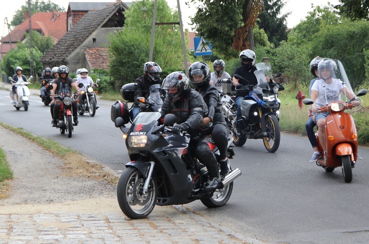 Motocykliści u św. Walentego w Lubiążu