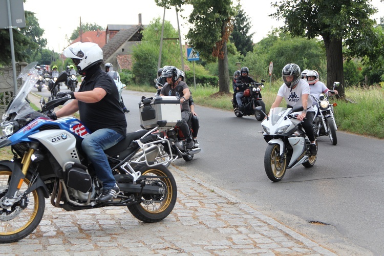 Motocykliści u św. Walentego w Lubiążu