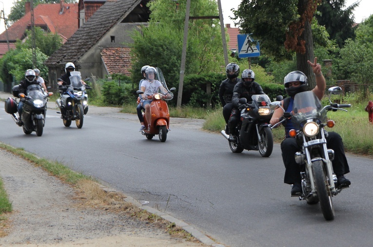 Motocykliści u św. Walentego w Lubiążu