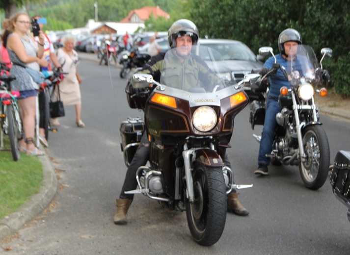 Motocykliści u św. Walentego w Lubiążu