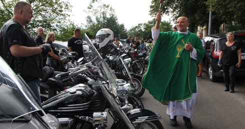 Motocykliści u św. Walentego w Lubiążu