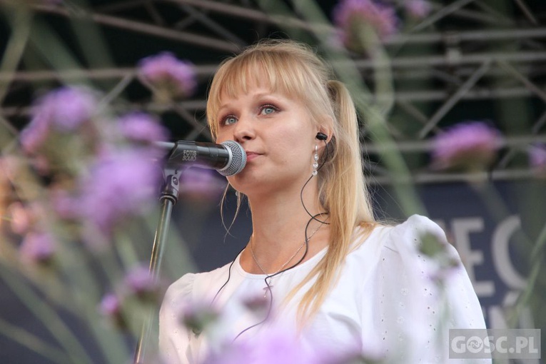 Gorzów Wlkp. Koncert zespołu Nowonarodzeni przy katedrze