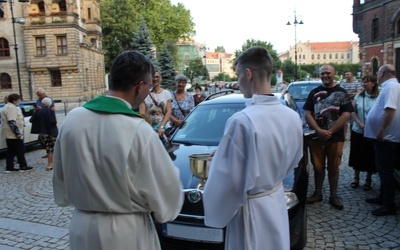 Legnica. Błogosławieństwo kierowców i ich pojazdów w legnickiej katedrze