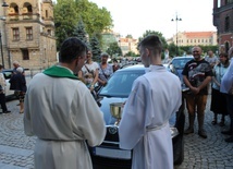 Legnica. Błogosławieństwo kierowców i ich pojazdów w legnickiej katedrze