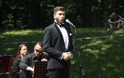 Ostatnio na scenie wystąpił zespół "Bogna Band" wraz z solistą Arkadiuszem Anyszko.
