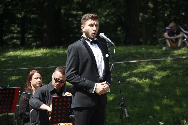 Ostatnio na scenie wystąpił zespół "Bogna Band" wraz z solistą Arkadiuszem Anyszko.