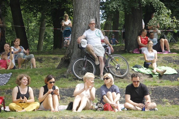 Mieszkańcy i turyści z chęcią przychodzą na muzyczne śniadania.