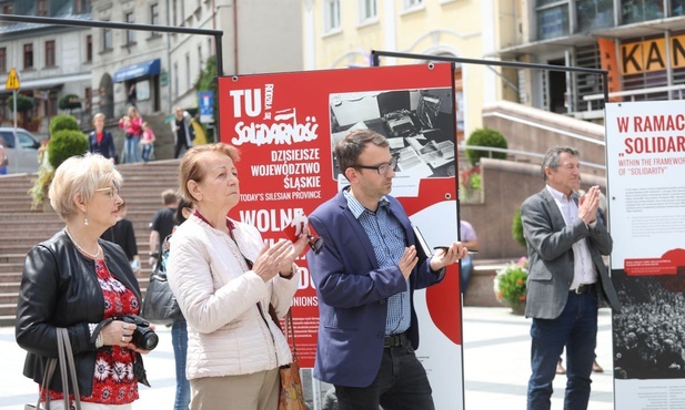 Otwarcie wystawy na placu Chrobrego w Bielsku-Białej.