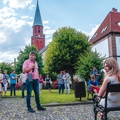 ▲	Frekwencja pokazuje, że nie brakuje chętnych do poznawania historii podczas spacerowania.  