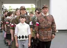 W Eucharystii biorą udział rekonstruktorzy GH „Zgrupowanie Radosław”.