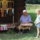 ▲	Andrzej Sławiński przy pracy.