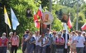 Pątnicy po nocnym marszu dotarli do Domu św. Faustyny 