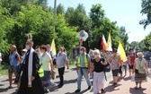 Pątnicy po nocnym marszu dotarli do Domu św. Faustyny 