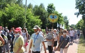 Pątnicy po nocnym marszu dotarli do Domu św. Faustyny 