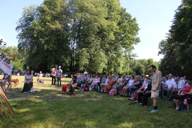 Pątnicy po nocnym marszu dotarli do Domu św. Faustyny 