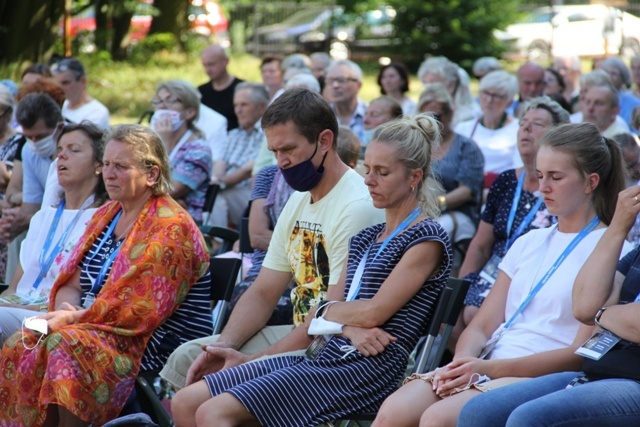 Pątnicy po nocnym marszu dotarli do Domu św. Faustyny 