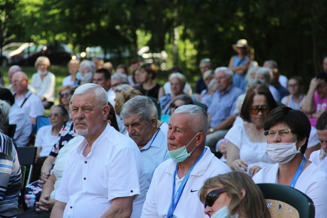 Pątnicy po nocnym marszu dotarli do Domu św. Faustyny 