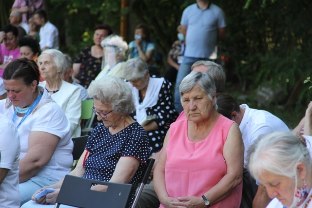 Pątnicy po nocnym marszu dotarli do Domu św. Faustyny 