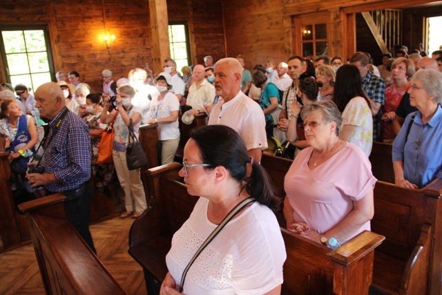 Pątnicy po nocnym marszu dotarli do Domu św. Faustyny 