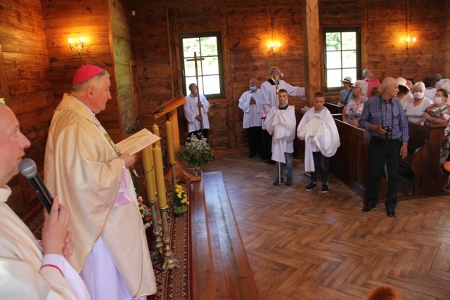 Pątnicy po nocnym marszu dotarli do Domu św. Faustyny 