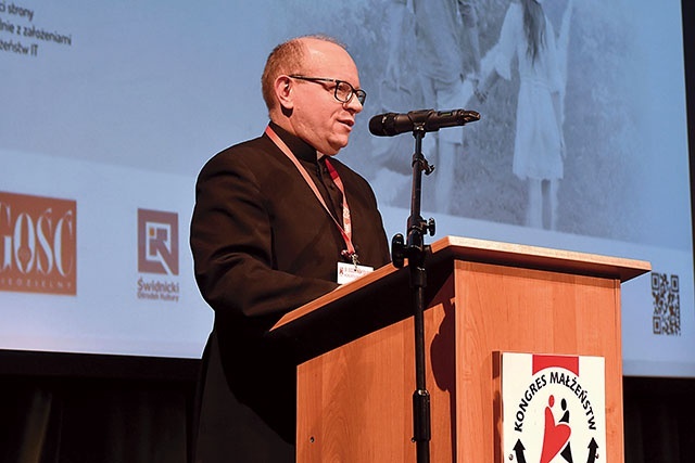 ▲	Duchową opiekę nad wydarzeniem po ks. Romanie Tomaszczuku przejął ks. Krzysztof Ora, dyrektor Wydziału Duszpasterskiego Świdnickiej Kurii.