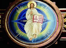 ▲	Jezus Pantokrator w tylnej części krucyfiksu. 