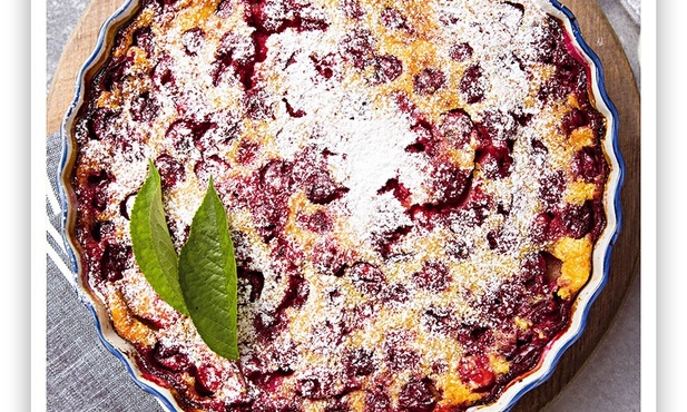 Clafoutis – francuski deser z owocami sezonowymi