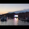 Venezia, magia all’Arsenale per il primo drive-in in barca