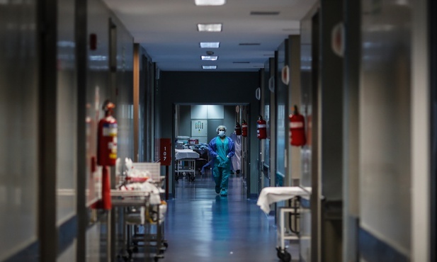 Wyzdrowiało 33 tys. 987 pacjentów zakażonych koronawirusem