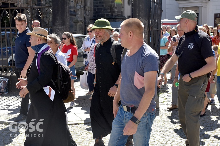 Pożegnanie pieszych pątników pieszej pielgrzymki na Jasną Górę