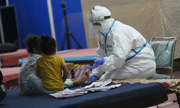 Indie walczą z malarią w czasie epidemii koronawirusa