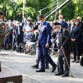 Przed pomnikiem Gloria Victis w godzinę "W" oddano hołd powstańcom warszawskim