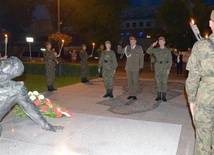 Patriotycznej ceremonii w Radomiu przewodniczył ppłk Łukasz Baranowski, dowódca radomskich Terytorialsów.