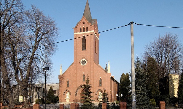 Abp Wiktor Skworc w Rudzie Śląskiej-Bielszowicach. Msza św. za zarażonych górników i ich rodziny