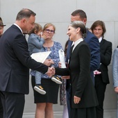 Joanna Krupska, prezes Związku Dużych Rodzin „Trzy plus” podziękowała prezydentowi za wsparcie udzielane rodzinom