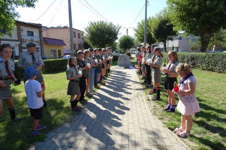 Harcerze ze Wschowy uczcili Powstańców Warszawskich