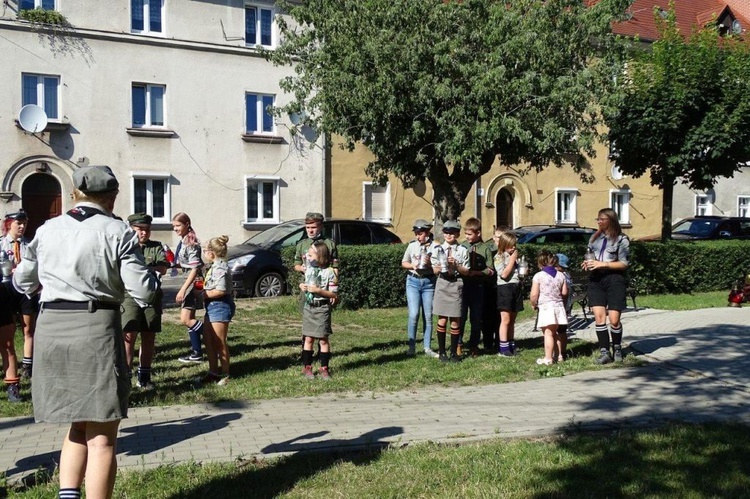 Harcerze ze Wschowy uczcili Powstańców Warszawskich