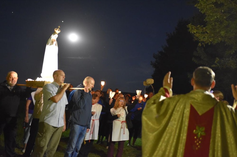 Msza św. i procesja różańcowa w sanktuarium fatimskim