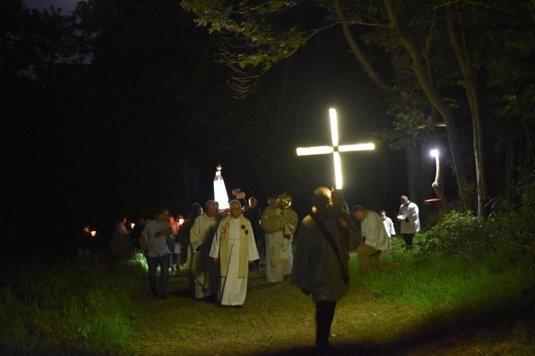 Msza św. i procesja różańcowa w sanktuarium fatimskim