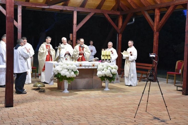 Msza św. i procesja różańcowa w sanktuarium fatimskim