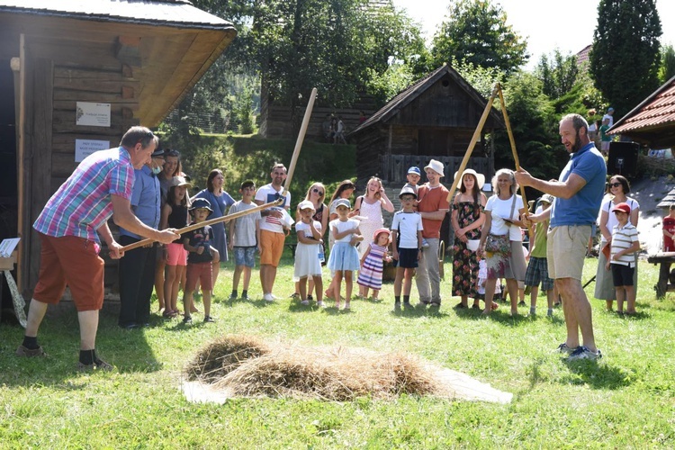 Młócenie zboża cepami.