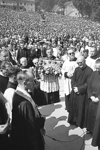 Szacuje się, że w uroczystościach wzięło udział ponad 80 tys. wiernych.