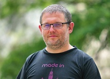 ▼	Krzysztof Gorczyca podkreśla rolę edukacji w zmianie zachowań konsumenckich.