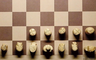 Oryginalne szachy sandomierskie.