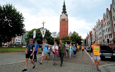 ▼	Hasło tegorocznej pielgrzymki brzmi:  „Bądź wola Twoja”. W trasie pątnicy codziennie będą słuchać porannych katechez. W tym roku opierają się one na rozważaniach kolejnych fragmentów Modlitwy Pańskiej.