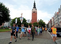 ▼	Hasło tegorocznej pielgrzymki brzmi:  „Bądź wola Twoja”. W trasie pątnicy codziennie będą słuchać porannych katechez. W tym roku opierają się one na rozważaniach kolejnych fragmentów Modlitwy Pańskiej.